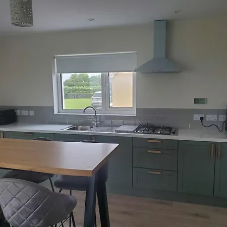 Seaside Retreat-2 Bed-sleeps 4-parking-pets Portmagee