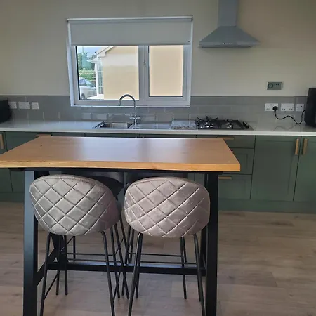 Apartment Seaside Retreat-2 Bed-sleeps 4-parking-pets