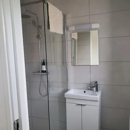 Seaside Retreat-2 Bed-sleeps 4-parking-pets