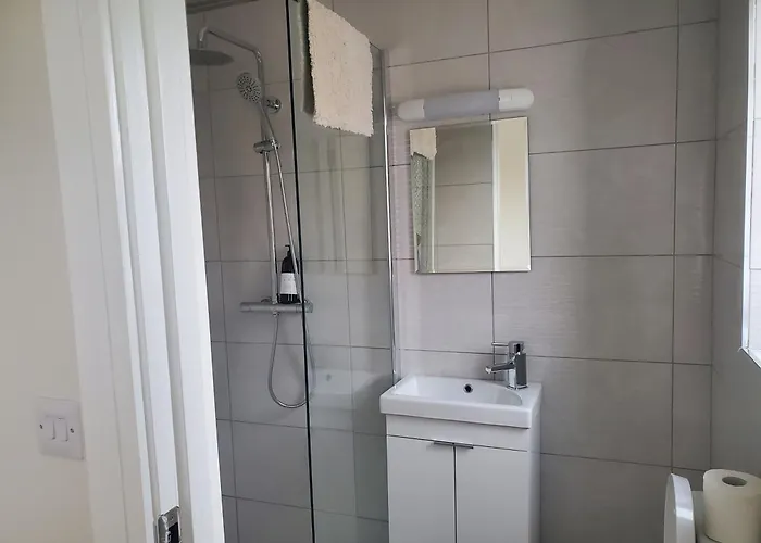 Seaside Retreat-2 Bed-sleeps 4-parking-pets